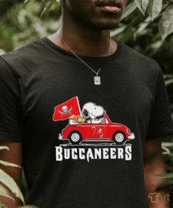 Snoopy and Woodstock drive Car Buccaneers football shirt