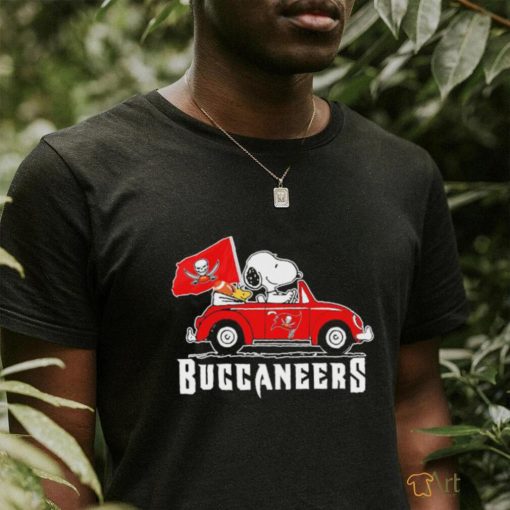 Snoopy and Woodstock drive Car Buccaneers football shirt