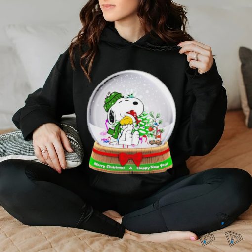 Snoopy hug Woodstocks Merry Christmas and Happy New Year 2023 Shirt