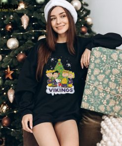 Snoopy the Peanuts Minnesota vikings Christmas elf themed Shirt