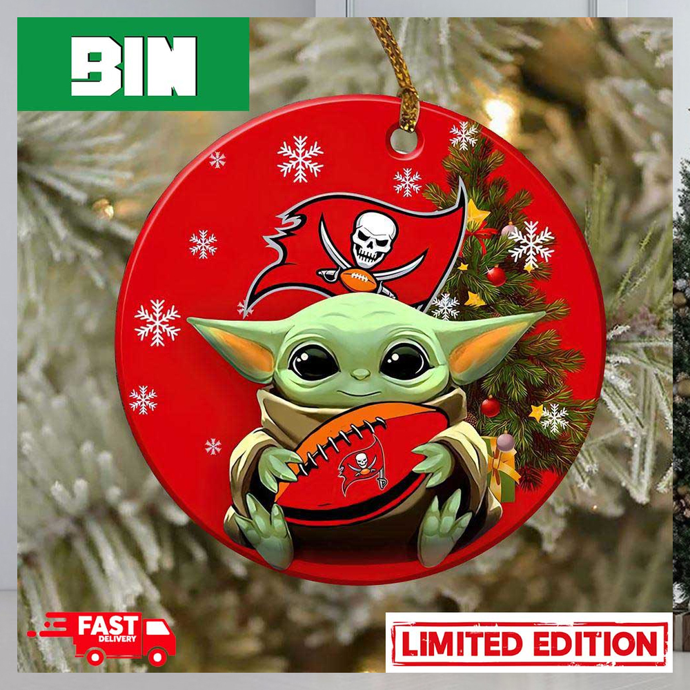 Tampa Bay Buccaneers Christmas Baby Yoda Star Wars Funny Happy NFL T-Shirt