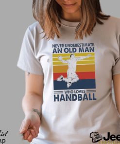 Top never underestimate an old man who loves Handball vintage shirt