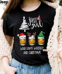 Whiskey Santa Hat Merry Xmas – Just a girl who loves whiskey and christmas Shirt