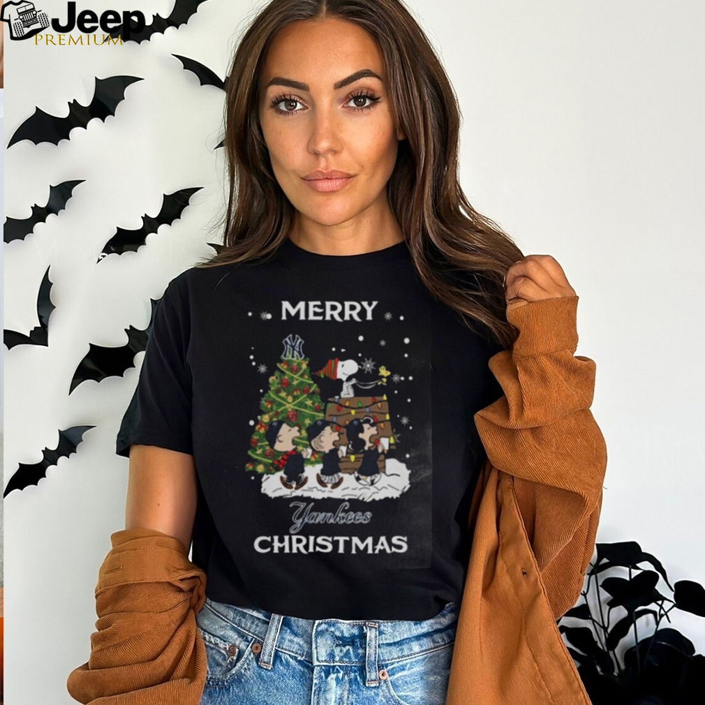 New York Yankees Snoopy Family Christmas Shirt - teejeep