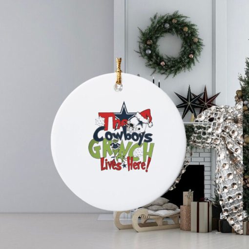 the cowboys grinch lives here christmas ornament Circle