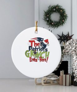 the new england patriots x grinch lives here christmas ornament Circle