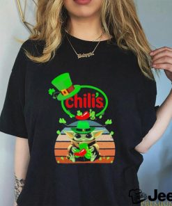 Baby Yoda Hug Chili’s Logo St Patrick’s Day Vintage Shirt