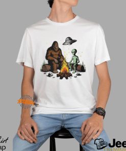 Bigfoot And Alien Campfire For Outdoor Lovers T Shirt