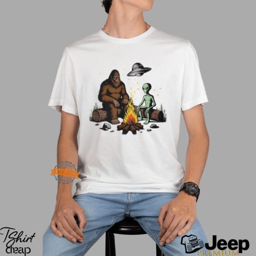 Bigfoot And Alien Campfire For Outdoor Lovers T Shirt