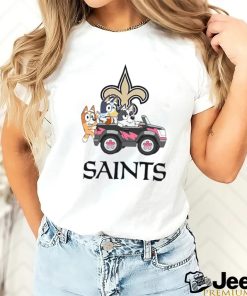 Bluey fun in the car with New Orleans Saints football shirt