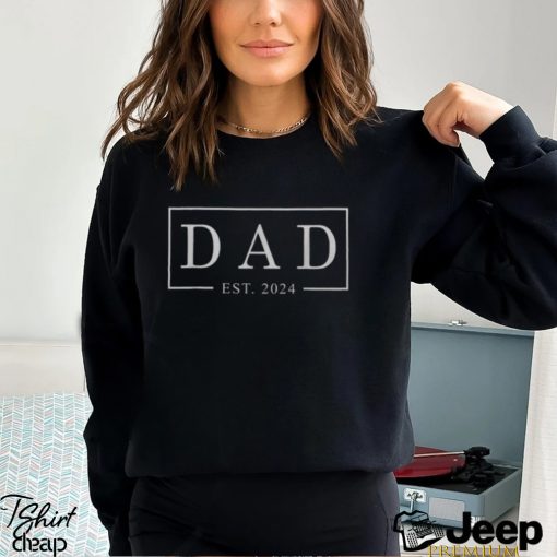 Dad Est 2024 Expect Baby First Time Fathers Day New Dad Men’s T shirt