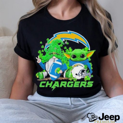 Design los Angeles Chargers Baby Yoda Happy St.Patrick’s Day Shamrock T Shirt