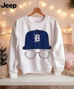 Detroit Tigers hat and glasses shirt