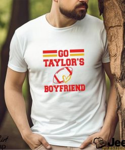 Go Taylor’s boyfriend shirt