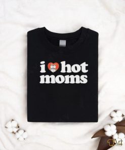 I Heart Hot Moms x Hooters Shirt