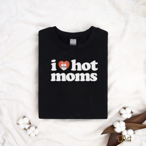 I Heart Hot Moms x Hooters Shirt