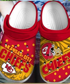 Kansas City Chiefs Football Enthusiasm Expressed Through Crocs