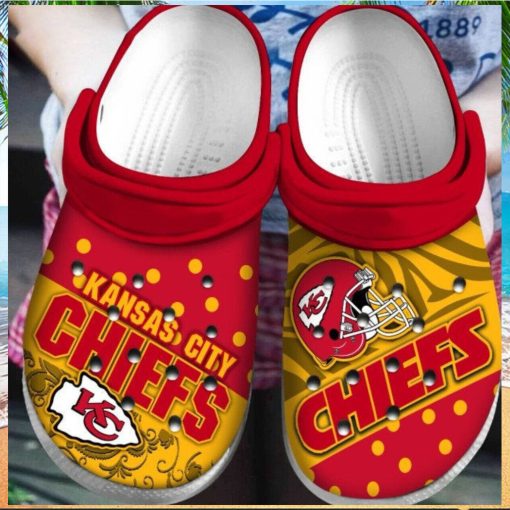 Kansas City Chiefs Football Enthusiasm Expressed Through Crocs