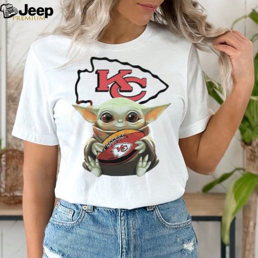 Kansas City Chiefs baby Yoda hug Kansas City Chiefs ball Unisex Tshirt