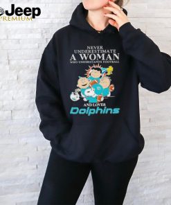 Miami Dolphins Snoopy Never Underestimate A Women Who Understands Football T Shirt