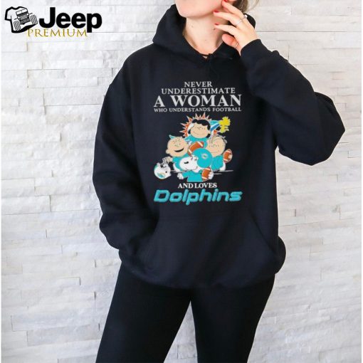 Miami Dolphins Snoopy Never Underestimate A Women Who Understands Football T Shirt