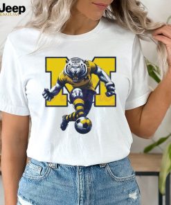 Michigan Wolverines vintage university tiger play football Unisex Tshirt