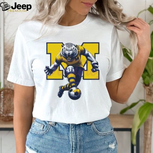 Michigan Wolverines vintage university tiger play football Unisex Tshirt