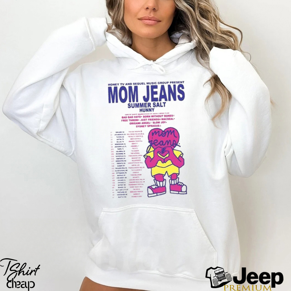 Mom jeans and online oversized hoodie