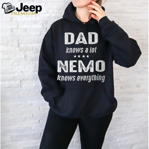 Nemo Grandpa Gift Nemo Knows Everything Graphic Tee shirt