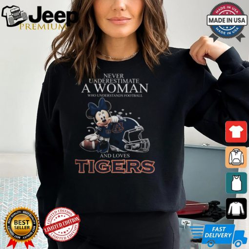 Never Underestimate A Woman Who Understands Football And Loves Auburn Tigers x Minnie Mouse T Shirt