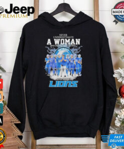 Never Underestimate A Woman Who Understands Football And Loves Detroit Lions 2024 Signatures Shirt