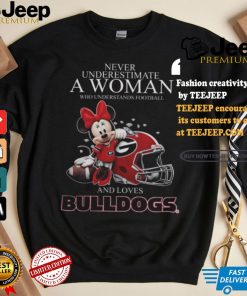 Never Underestimate A Woman Who Understands Football And Loves Georgia Bulldogs x Minnie Mouse T Shirt