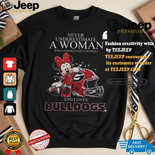 Never Underestimate A Woman Who Understands Football And Loves Georgia Bulldogs x Minnie Mouse T Shirt