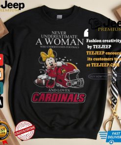 Never Underestimate A Woman Who Understands Football And Loves Louisville Cardinals x Minnie Mouse T Shirt