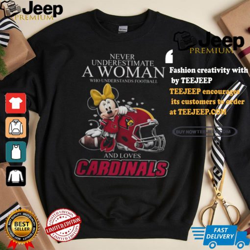 Never Underestimate A Woman Who Understands Football And Loves Louisville Cardinals x Minnie Mouse T Shirt