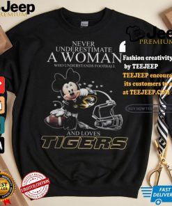 Never Underestimate A Woman Who Understands Football And Loves Missouri Tigers x Minnie Mouse T Shirt