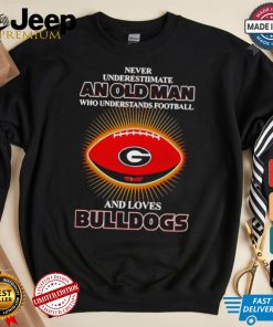 Never underestimate an old man who loves Bulldogs shirt