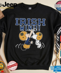 Official Charlie And Snoopy High Five Notre Dame Fighting Irish Win Navy Midshipmen Graphic t shirt