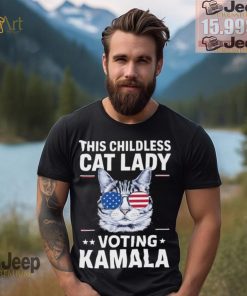 Official Kamala This Childless Cat Lady Is Voting Kamala Harris 2024 T Shirt