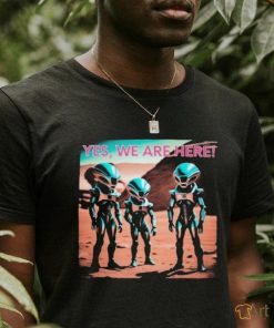 Official Yes aliens are here collection shirt