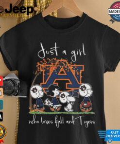 Peanuts Characters Just A Girl Who Loves fall And Auburn Tigers 2024 Shirt