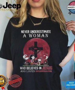 Peanuts Characters Never Underestimate A Woman Who Believes In Jesus And Loves Arkansas Razorbacks Shirt