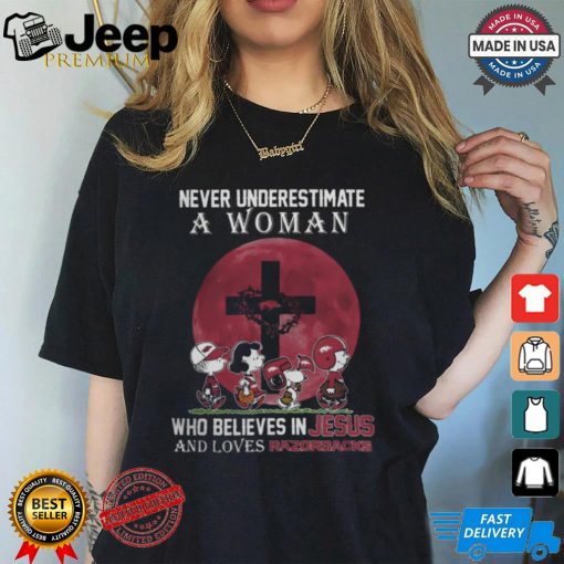 Peanuts Characters Never Underestimate A Woman Who Believes In Jesus And Loves Arkansas Razorbacks Shirt