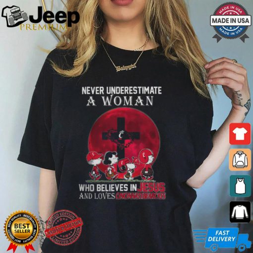 Peanuts Characters Never Underestimate A Woman Who Believes In Jesus And Loves Cincinnati Bearcats Shirt