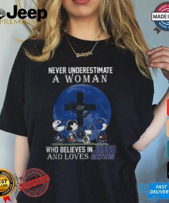 Peanuts Characters Never Underestimate A Woman Who Believes In Jesus And Loves Florida Gators Shirt