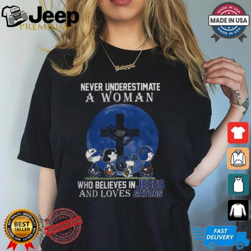 Peanuts Characters Never Underestimate A Woman Who Believes In Jesus And Loves Florida Gators Shirt