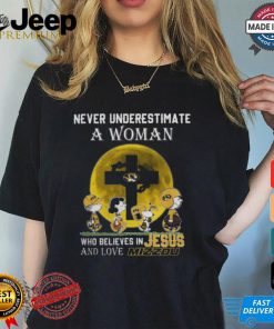 Peanuts Characters Never Underestimate A Woman Who Believes In Jesus And Loves Missouri Tigers Shirt