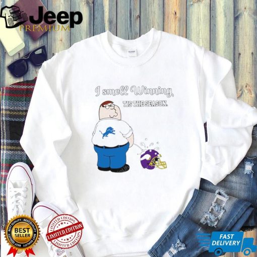 Peter Griffin Detroit Lions peeing on Minnesota Vikings helmet I smell winning tis the season shirt