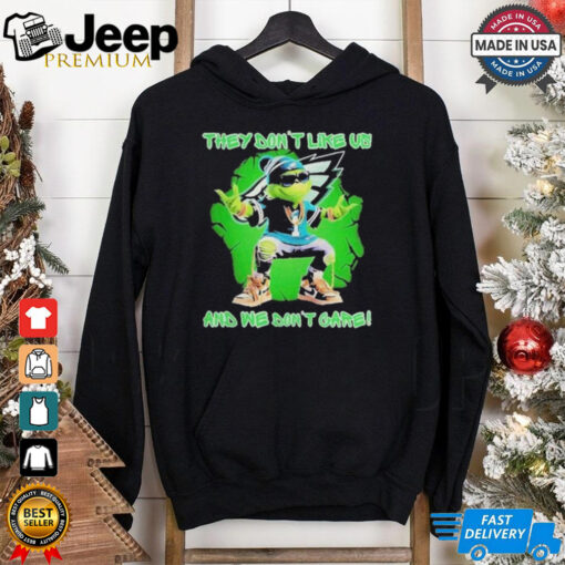 Philadelphia Eagles The Grinch They Don’t Like Us And We Don’t Care Christmas T shirts