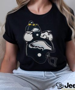 Snoopy And Woodstock Resting on Eagles Helmet Relaxing Shirt